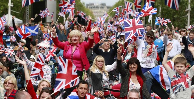 Jubilee flag waving Britons