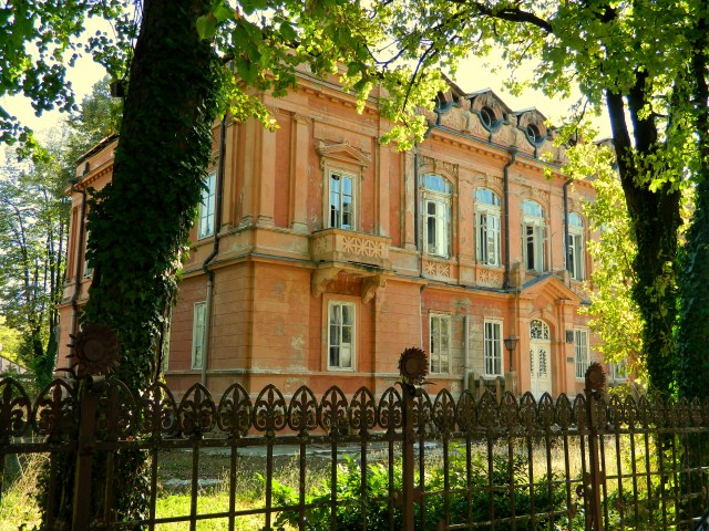 Russian embassy red house