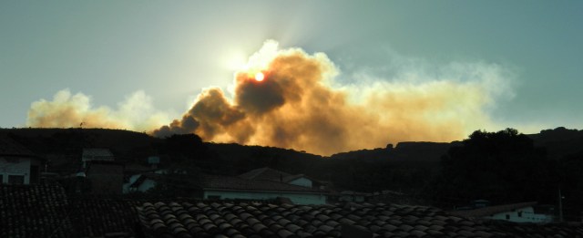 sunset forest fire Lencois 11Dec2015-1