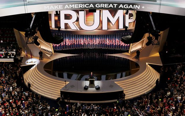 Donald Trump golden stage.jpg