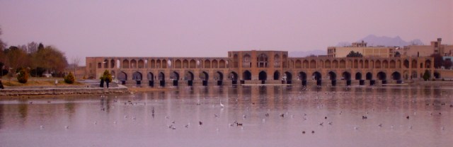PICT6349-Esfahan Si-o-Seh Bridge.JPG