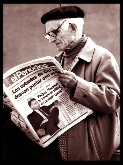 abuelo-leyendo-peric3b3dico